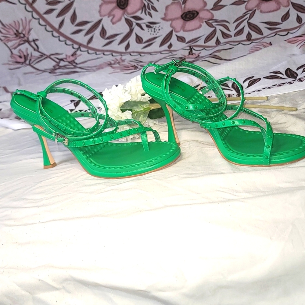 AKIRA AZALEA WANG NEON GREEN STUDDED SANDAL KITTEN HEEL❤️‍🔥